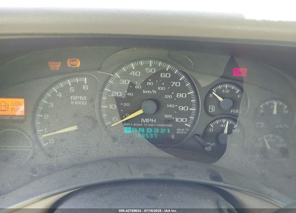 2000 CHEVROLET SUBURBAN 1500 LS VIN: 3GNEC16T4YG171966