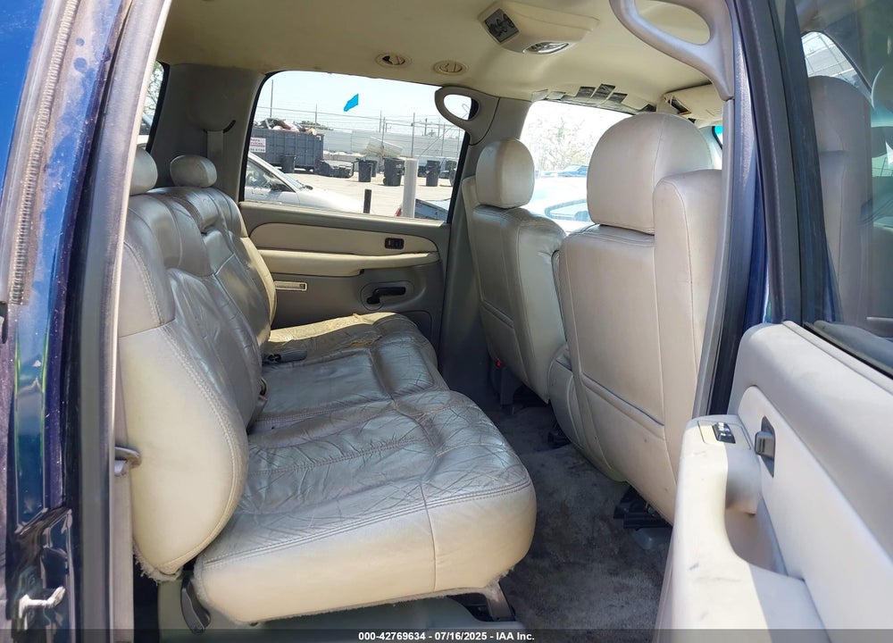 2000 CHEVROLET SUBURBAN 1500 LS VIN: 3GNEC16T4YG171966