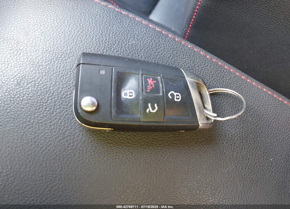 2015 VOLKSWAGEN GOLF GTI 2.0T SE 2-DOOR VIN: 3VWTT7AU2FM072979