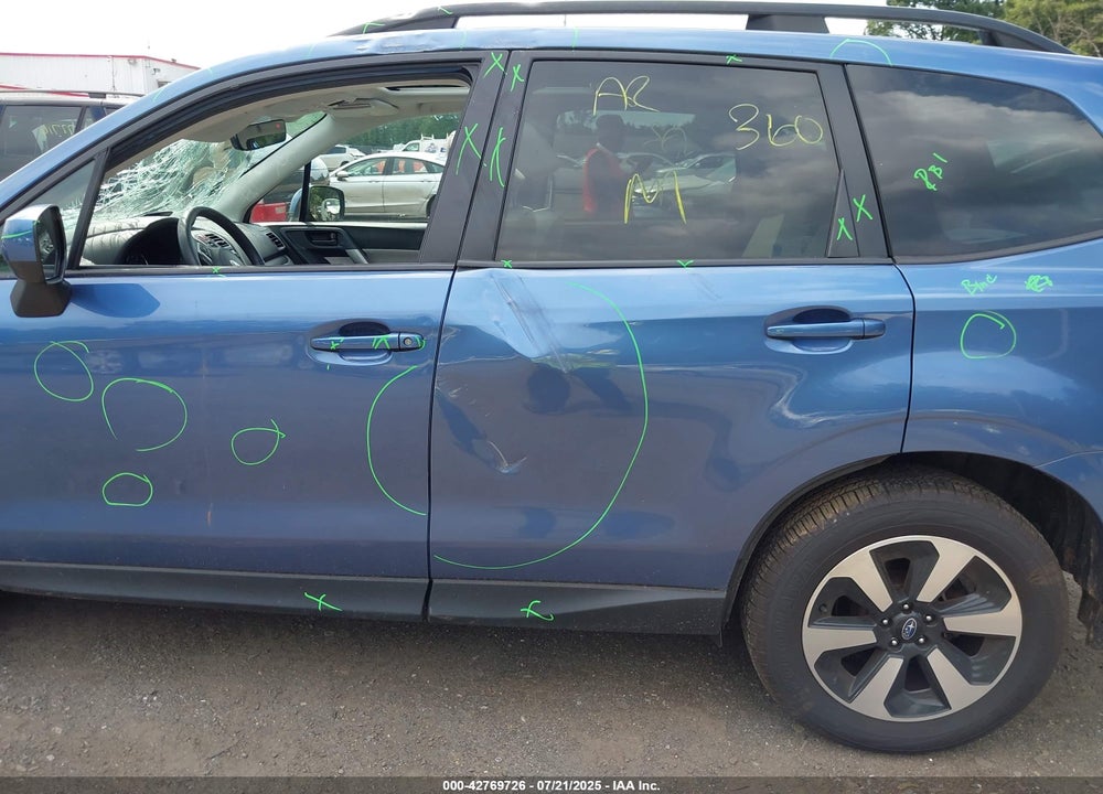 2018 SUBARU FORESTER VIN: JF2SJAGC1JH582240