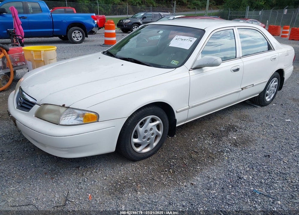 2000 MAZDA 626 ES/LX VIN: 1YVGF22C6Y5139588