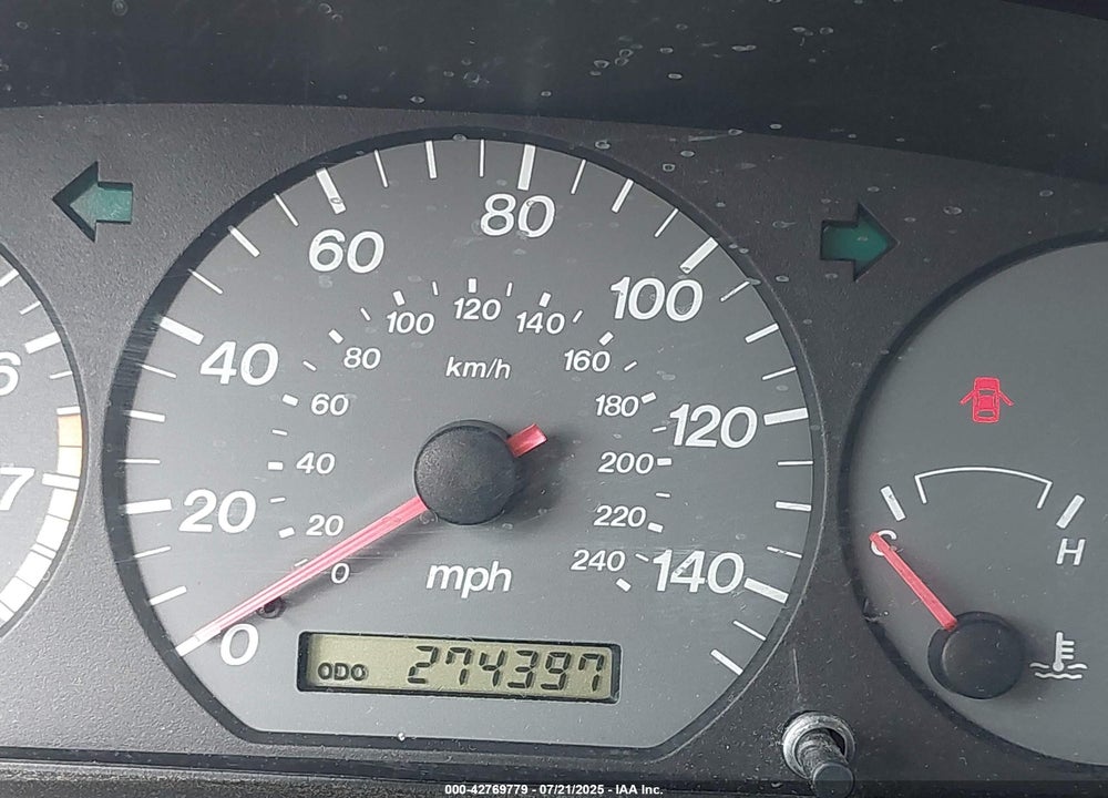 2000 MAZDA 626 ES/LX VIN: 1YVGF22C6Y5139588