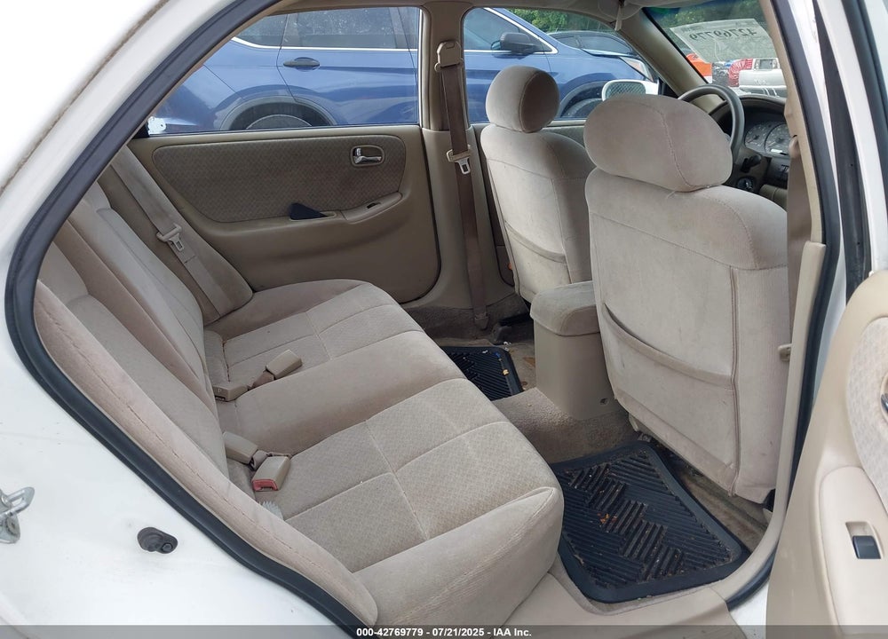 2000 MAZDA 626 ES/LX VIN: 1YVGF22C6Y5139588