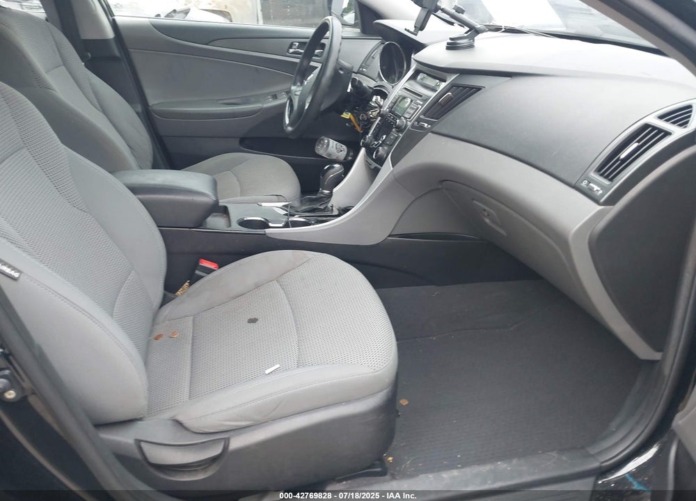 2011 HYUNDAI SONATA VIN: 5NPEB4AC4BH112418