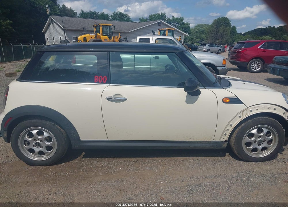 2010 MINI COOPER VIN: WMWMF3C50ATZ26274