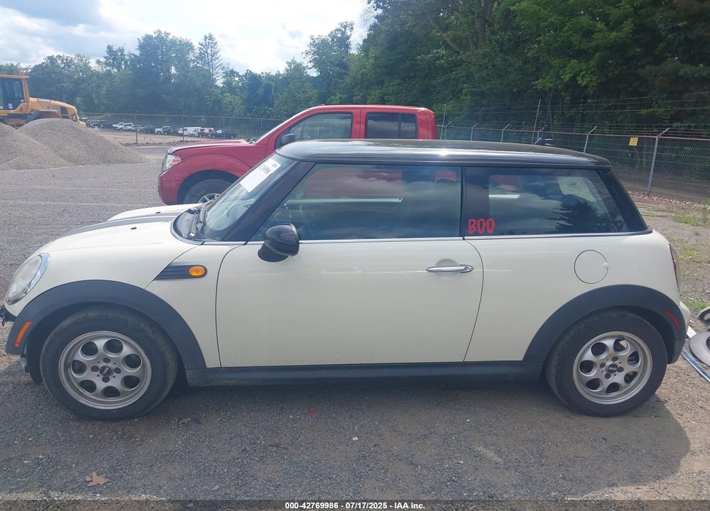 2010 MINI COOPER VIN: WMWMF3C50ATZ26274