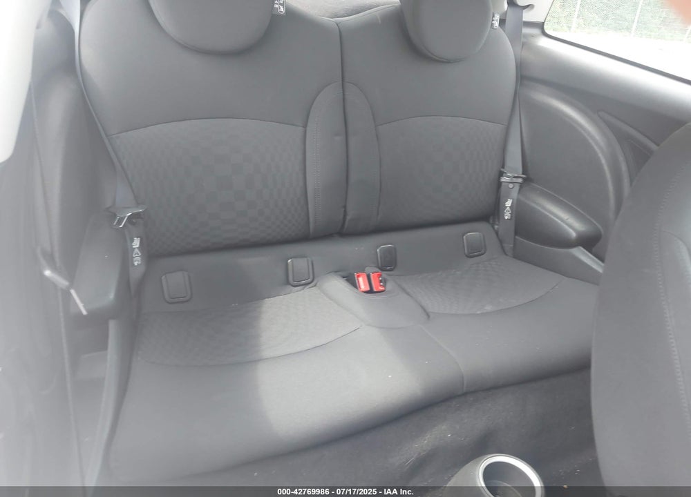 2010 MINI COOPER VIN: WMWMF3C50ATZ26274