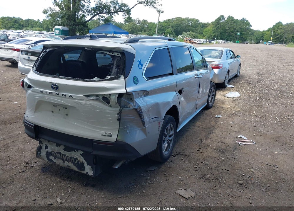 2021 TOYOTA SIENNA VIN: 5TDKRKEC6MS065404