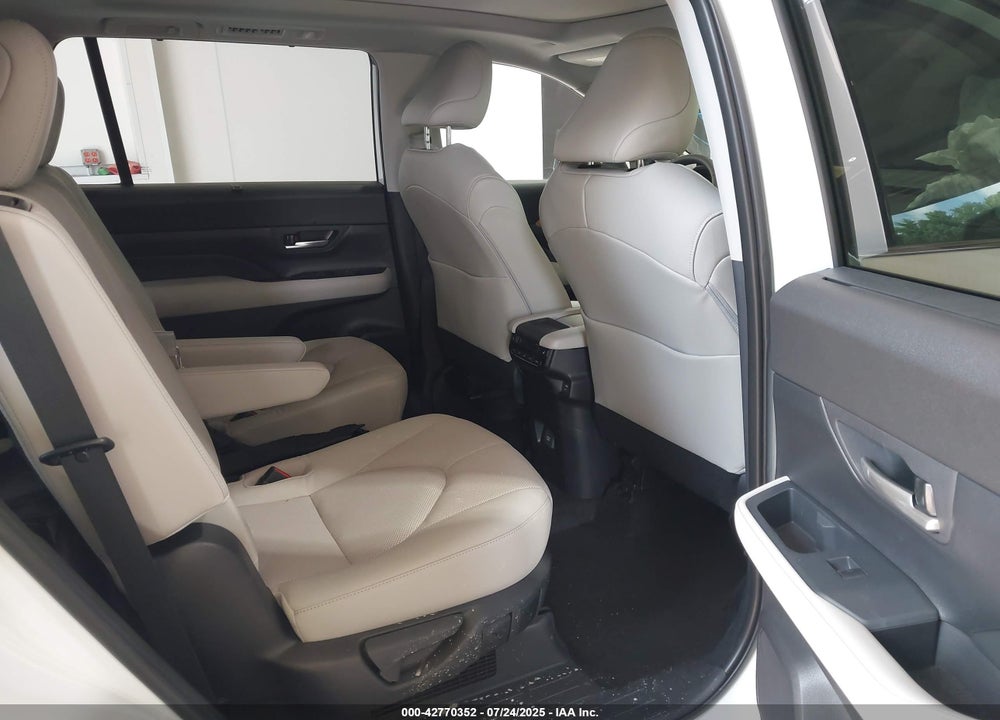 2025 TOYOTA GRAND HIGHLANDER HYBRID LIMITED VIN: 5TDACAB55SS044585