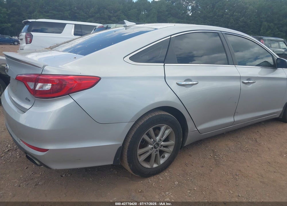 2015 HYUNDAI SONATA VIN: 5NPE24AA2FH170550