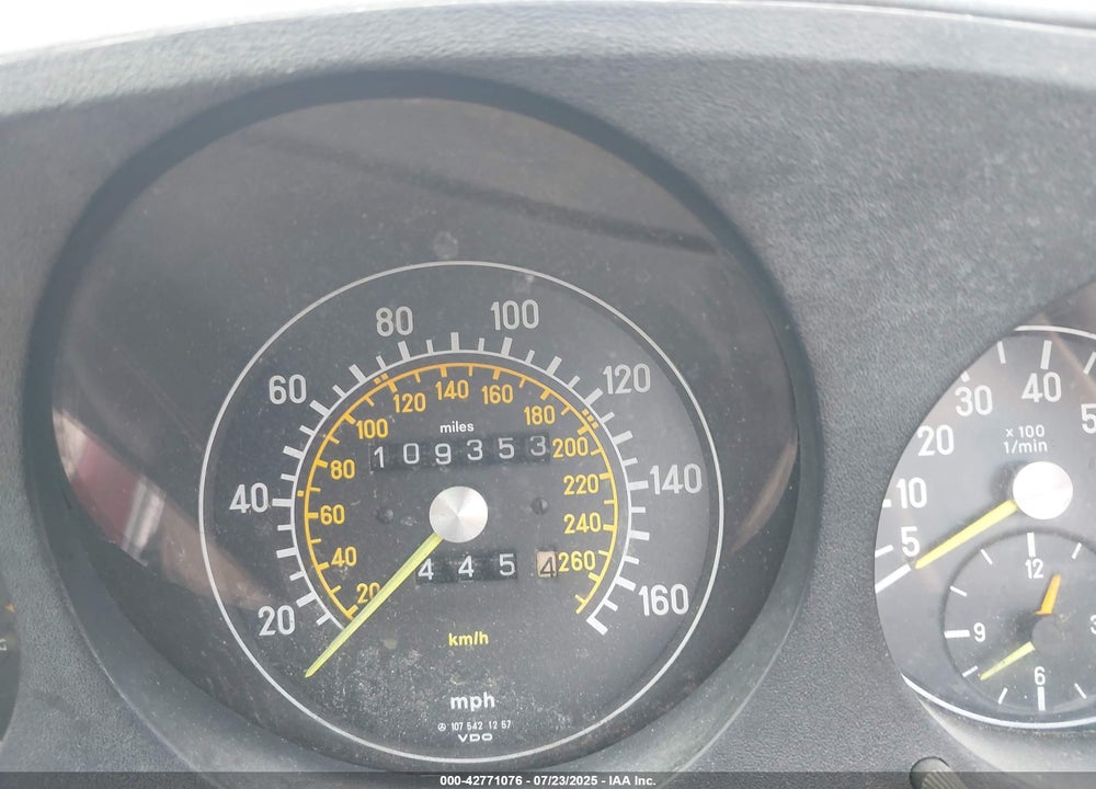 1988 MERCEDES-BENZ 560 VIN: WDBBA4805JA090521