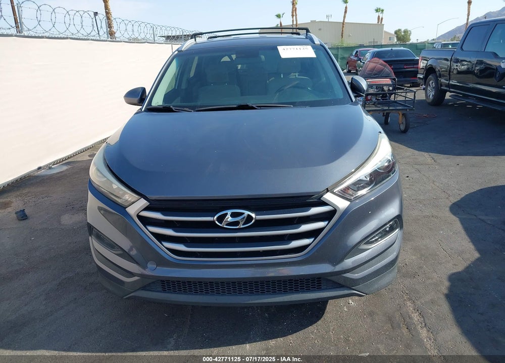 2017 HYUNDAI TUCSON VIN: KM8J33A43HU562506
