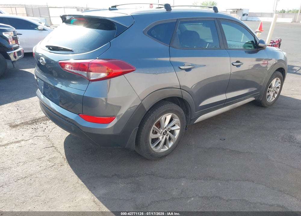 2017 HYUNDAI TUCSON VIN: KM8J33A43HU562506
