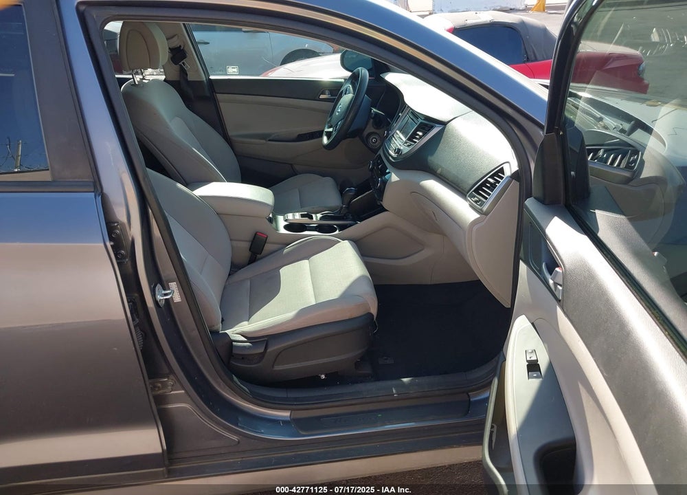 2017 HYUNDAI TUCSON VIN: KM8J33A43HU562506