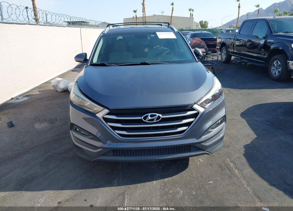 2017 HYUNDAI TUCSON VIN: KM8J33A43HU562506
