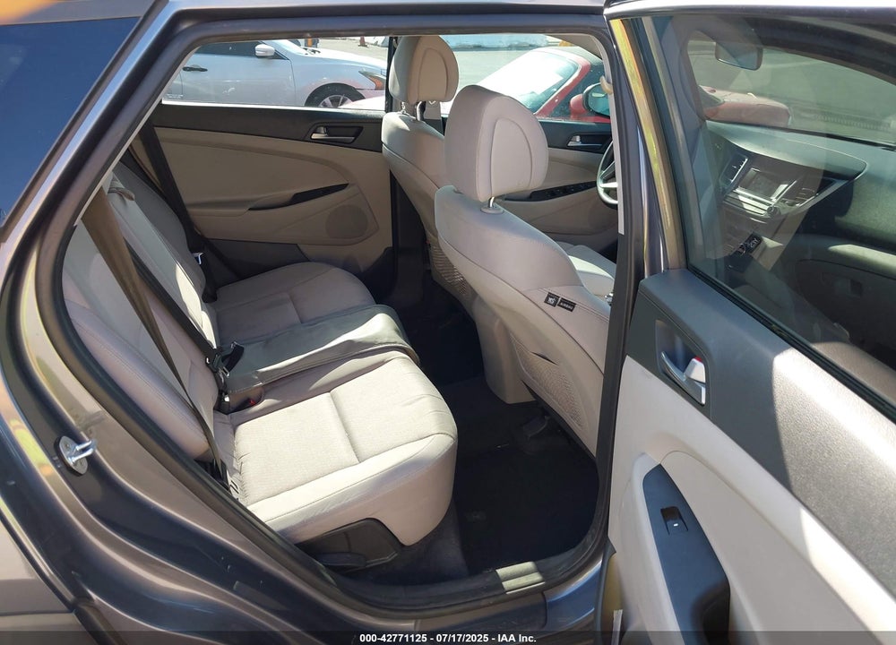 2017 HYUNDAI TUCSON VIN: KM8J33A43HU562506