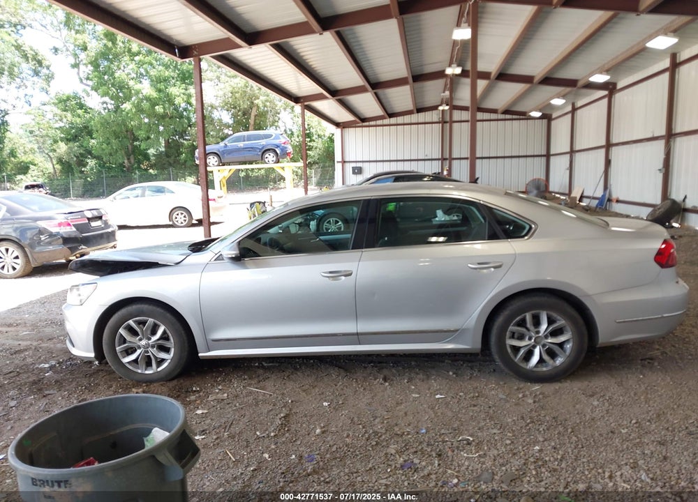 2017 VOLKSWAGEN PASSAT VIN: 1VWAT7A38HC078417