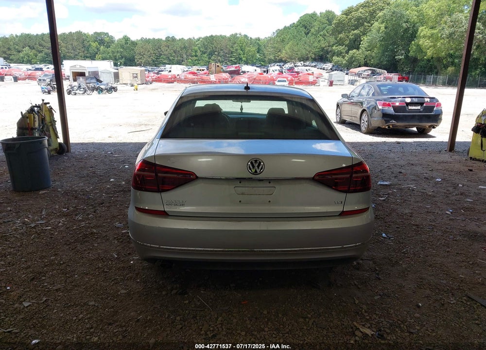 2017 VOLKSWAGEN PASSAT VIN: 1VWAT7A38HC078417