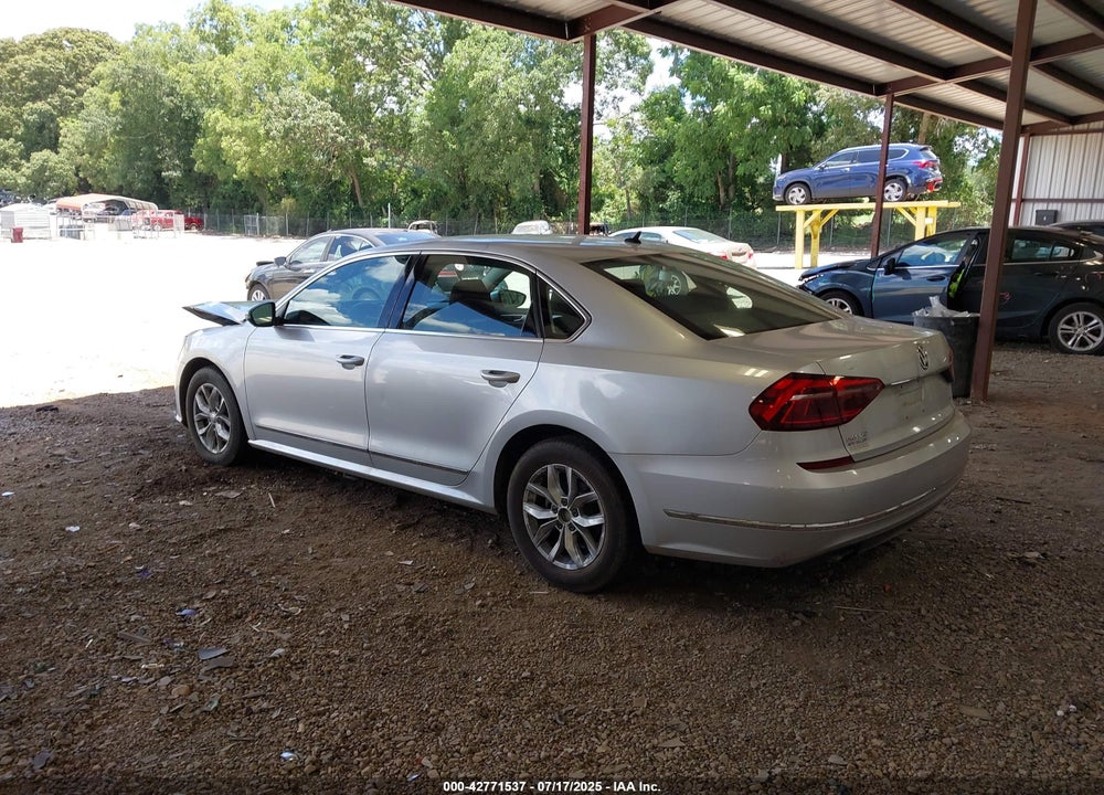 2017 VOLKSWAGEN PASSAT VIN: 1VWAT7A38HC078417