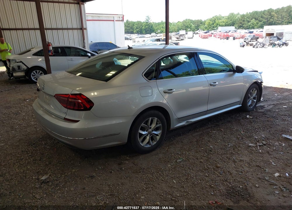 2017 VOLKSWAGEN PASSAT VIN: 1VWAT7A38HC078417