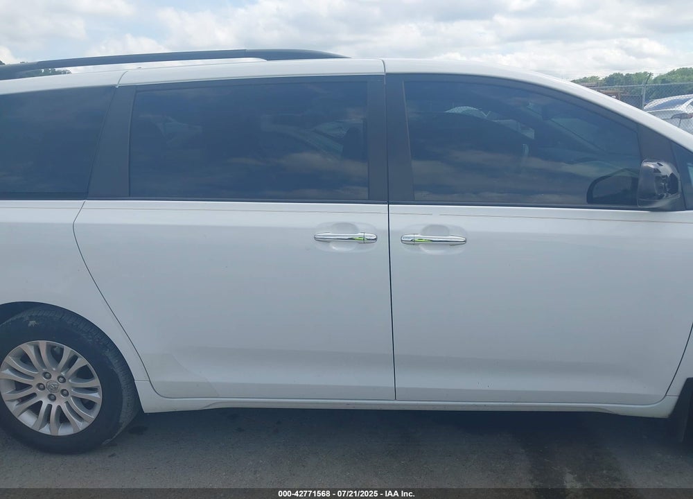 2014 TOYOTA SIENNA XLE V6 8 PASSENGER VIN: 5TDYK3DC1ES526760