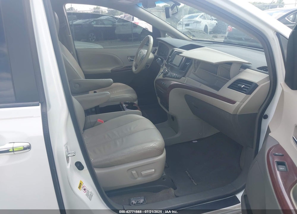 2014 TOYOTA SIENNA XLE V6 8 PASSENGER VIN: 5TDYK3DC1ES526760