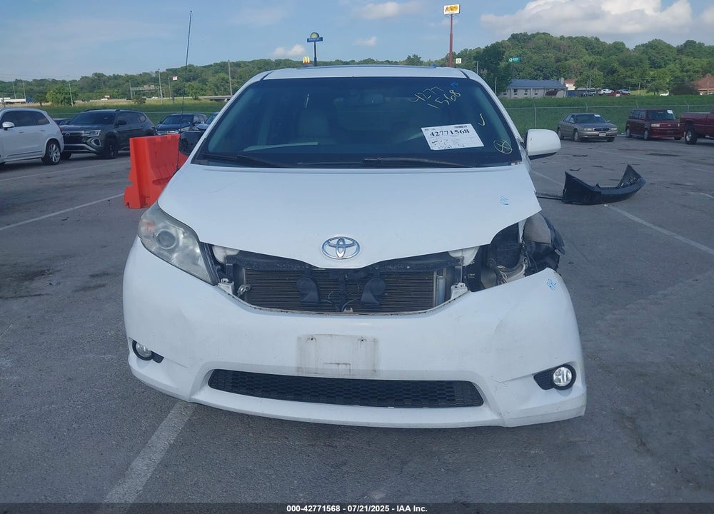 2014 TOYOTA SIENNA XLE V6 8 PASSENGER VIN: 5TDYK3DC1ES526760