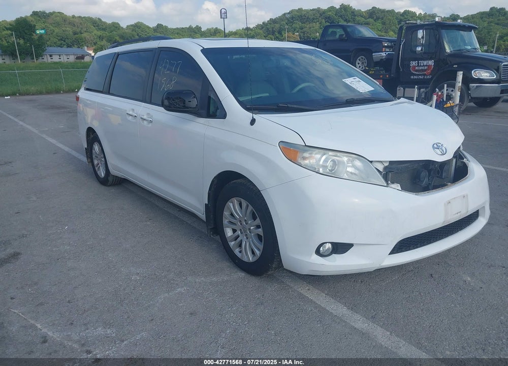 2014 TOYOTA SIENNA XLE V6 8 PASSENGER VIN: 5TDYK3DC1ES526760