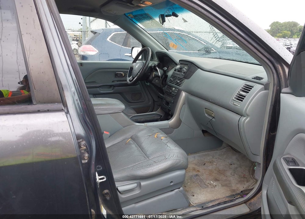 2004 HONDA PILOT EX-L VIN: 2HKYF186X4H524216