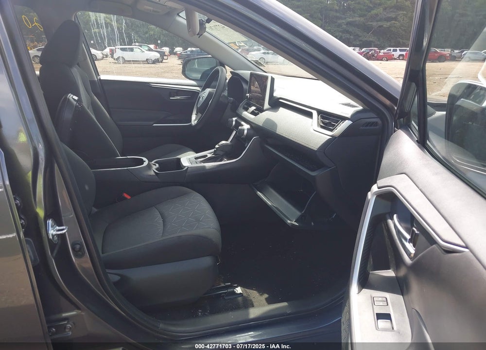 2024 TOYOTA RAV4 XLE VIN: 2T3W1RFV6RC281181