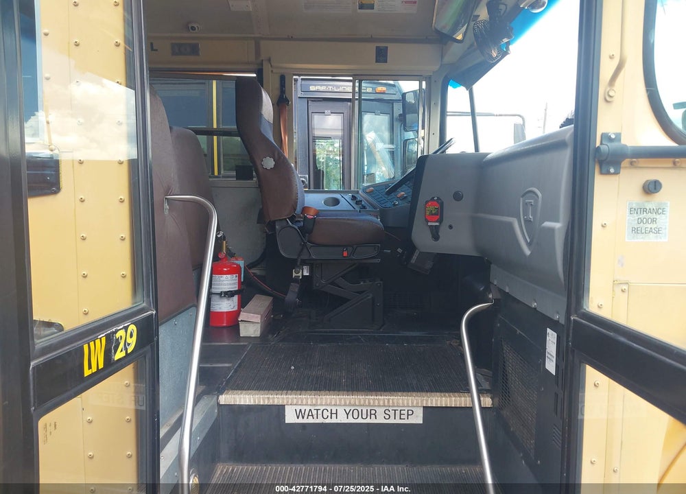 2010 IC CORPORATION 3000 CE VIN: 4DRBUAAL5AB175860