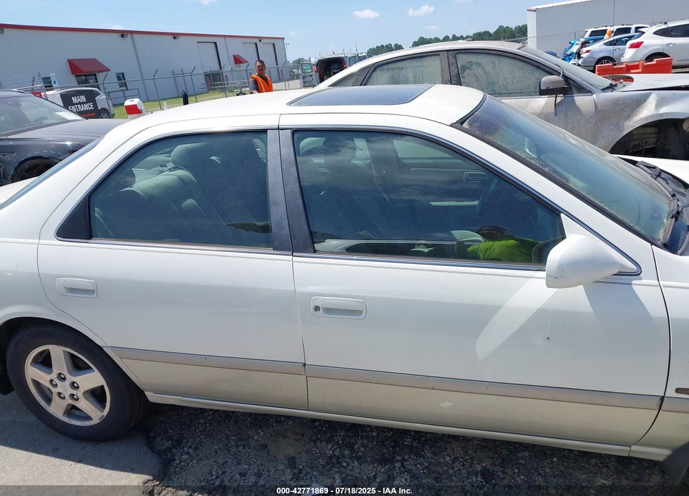 2001 TOYOTA CAMRY LE VIN: JT2BG22K610558539