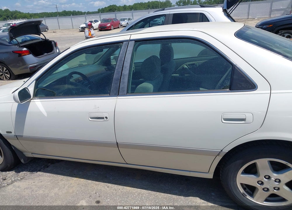 2001 TOYOTA CAMRY LE VIN: JT2BG22K610558539