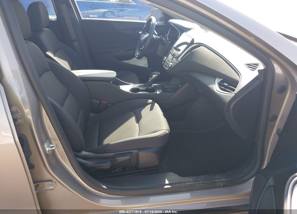 2025 CHEVROLET MALIBU VIN: 1G1ZD5STXSF140257