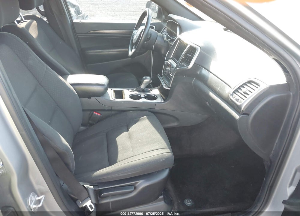 2018 JEEP GRAND CHEROKEE LAREDO 4X2 VIN: 1C4RJEAG2JC111808