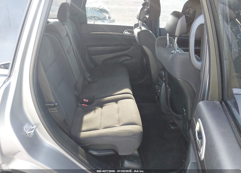 2018 JEEP GRAND CHEROKEE LAREDO 4X2 VIN: 1C4RJEAG2JC111808