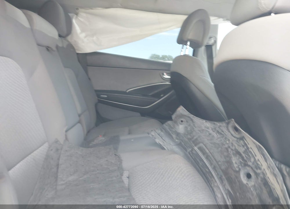 2016 HYUNDAI SANTA FE VIN: KM8SMDHF2GU151580