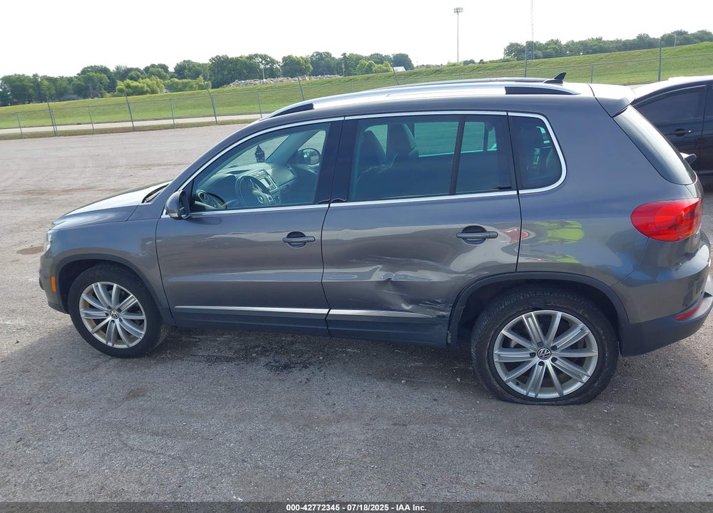 2012 VOLKSWAGEN TIGUAN VIN: WVGAV7AX1CW004596