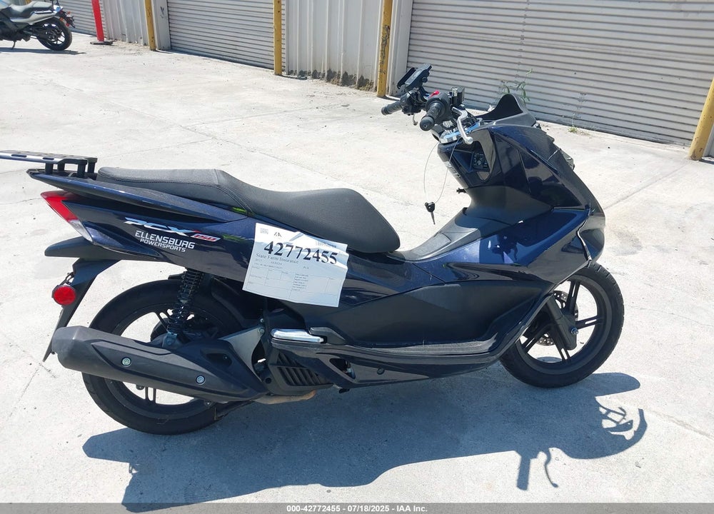 2017 HONDA PCX VIN: RLHKF1806HY201075