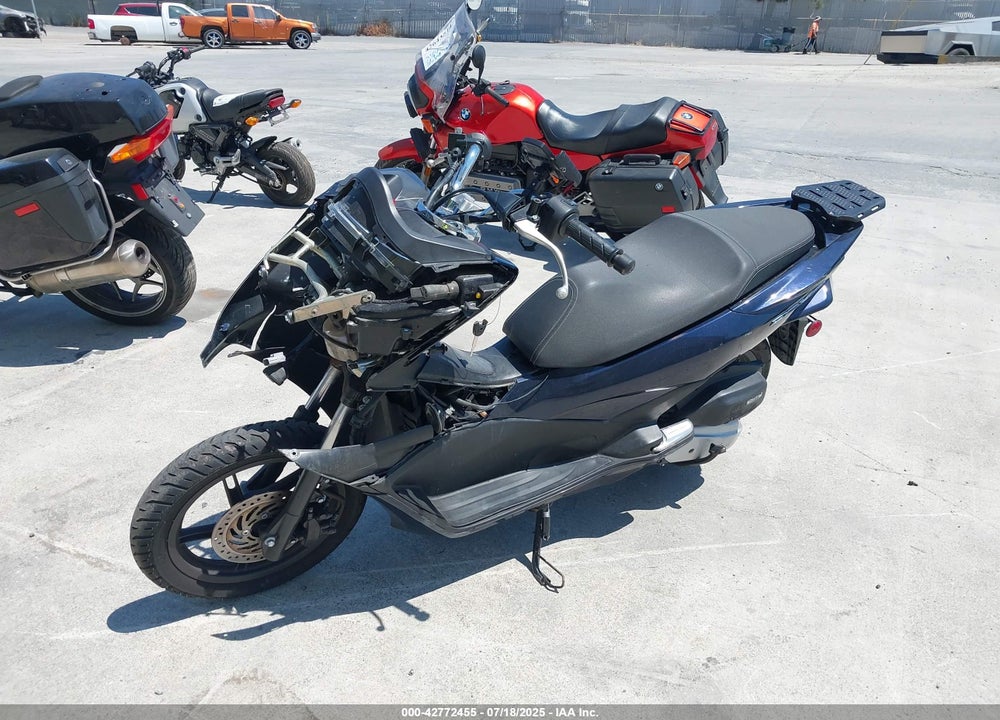 2017 HONDA PCX VIN: RLHKF1806HY201075