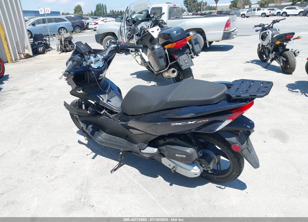 2017 HONDA PCX VIN: RLHKF1806HY201075