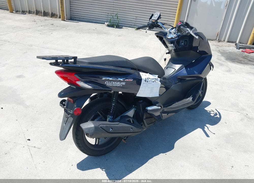 2017 HONDA PCX VIN: RLHKF1806HY201075