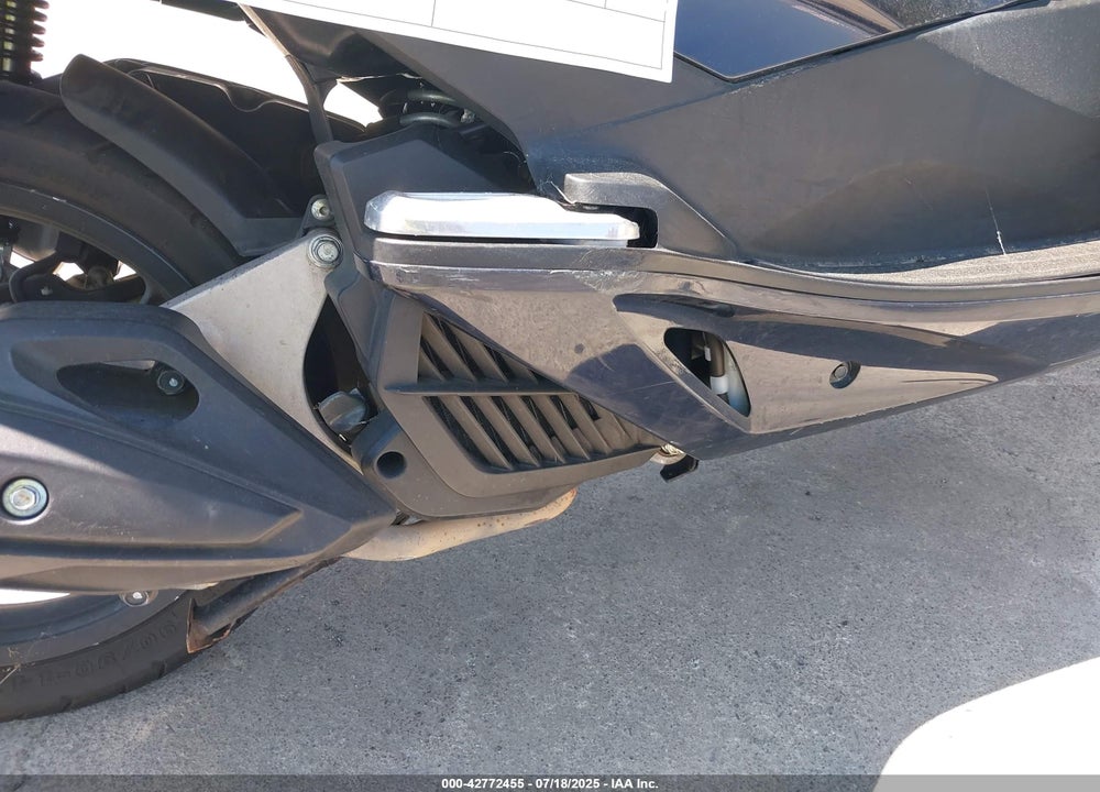 2017 HONDA PCX VIN: RLHKF1806HY201075