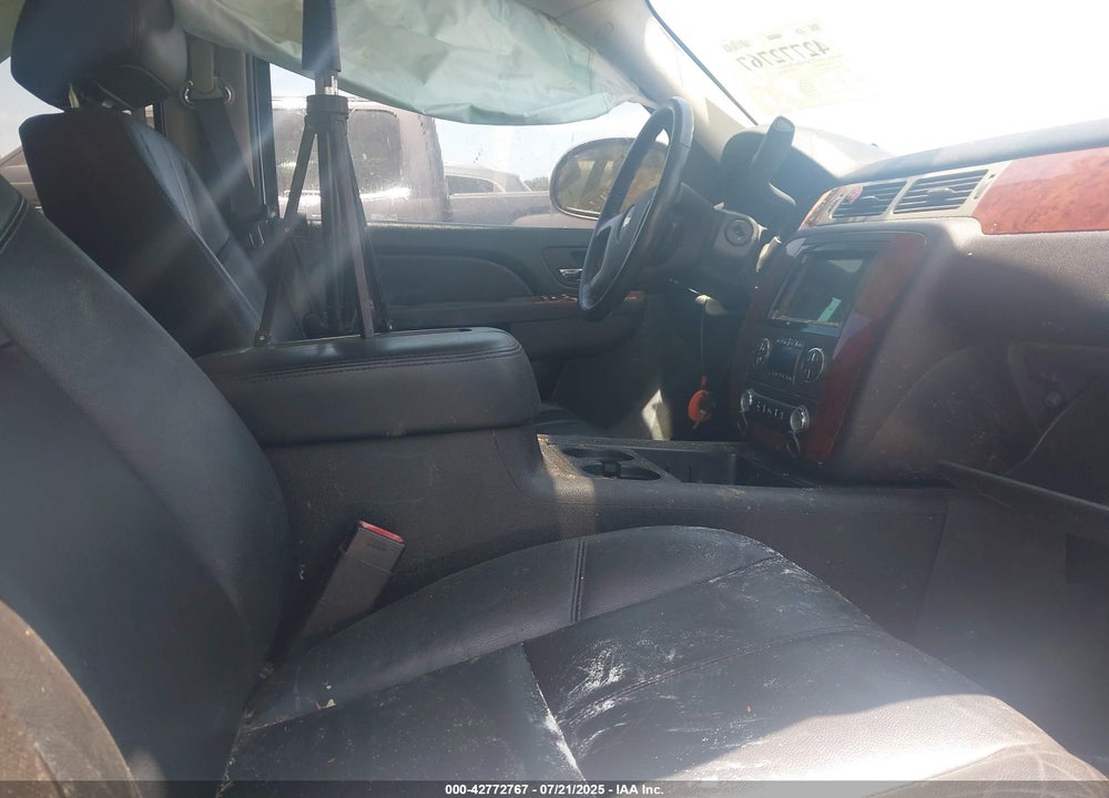 2014 CHEVROLET SUBURBAN 1500 LT VIN: 1GNSCJE02ER207529