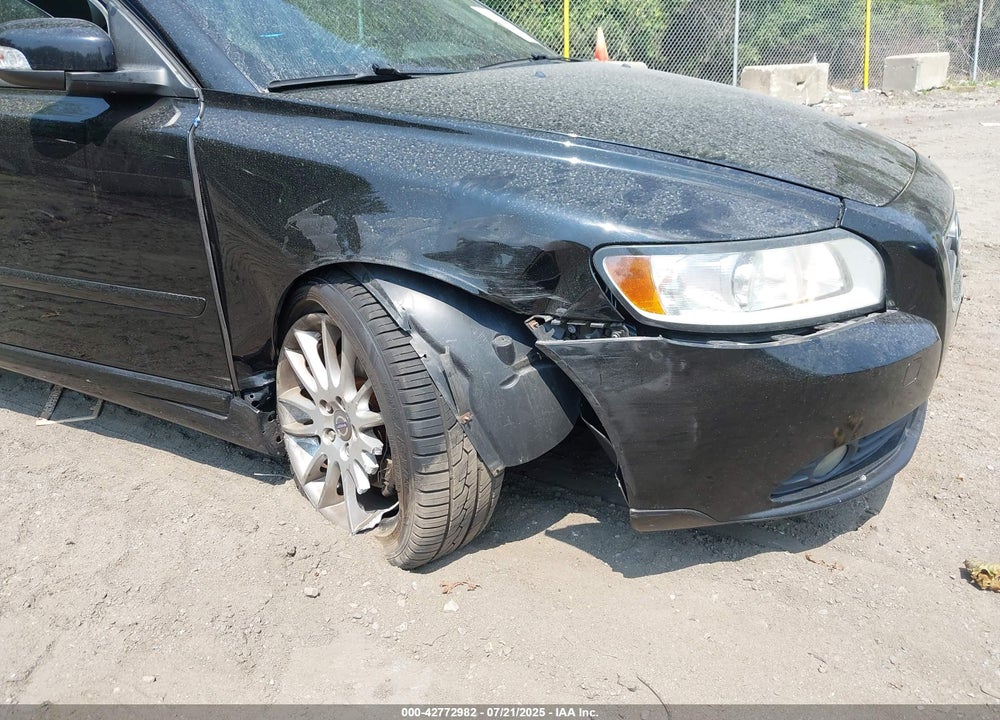 2011 VOLVO S40 VIN: YV1672MS1B2546790