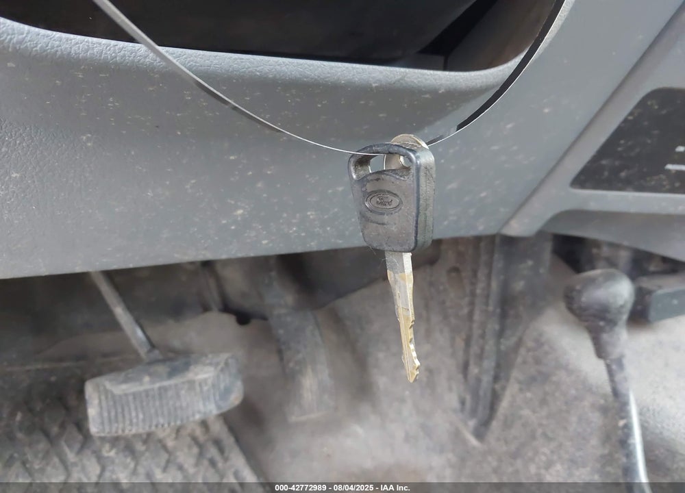 2011 FORD F-350 CHASSIS XL VIN: 1FDRF3F66BEA31516