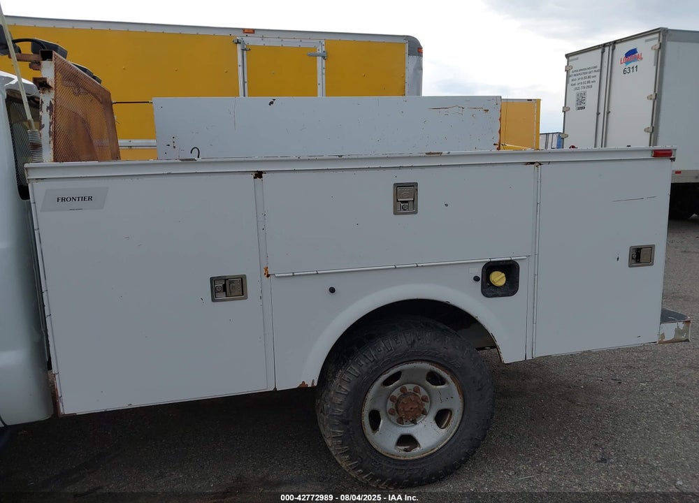2011 FORD F-350 CHASSIS XL VIN: 1FDRF3F66BEA31516