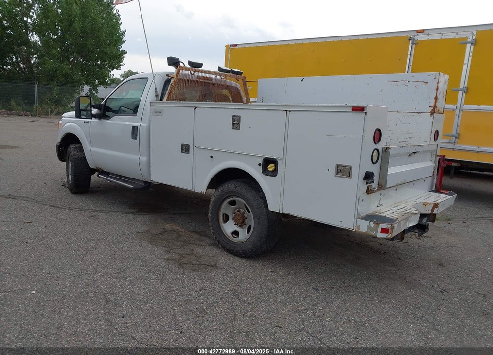 2011 FORD F-350 CHASSIS XL VIN: 1FDRF3F66BEA31516