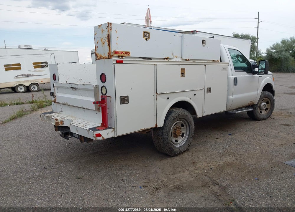 2011 FORD F-350 CHASSIS XL VIN: 1FDRF3F66BEA31516