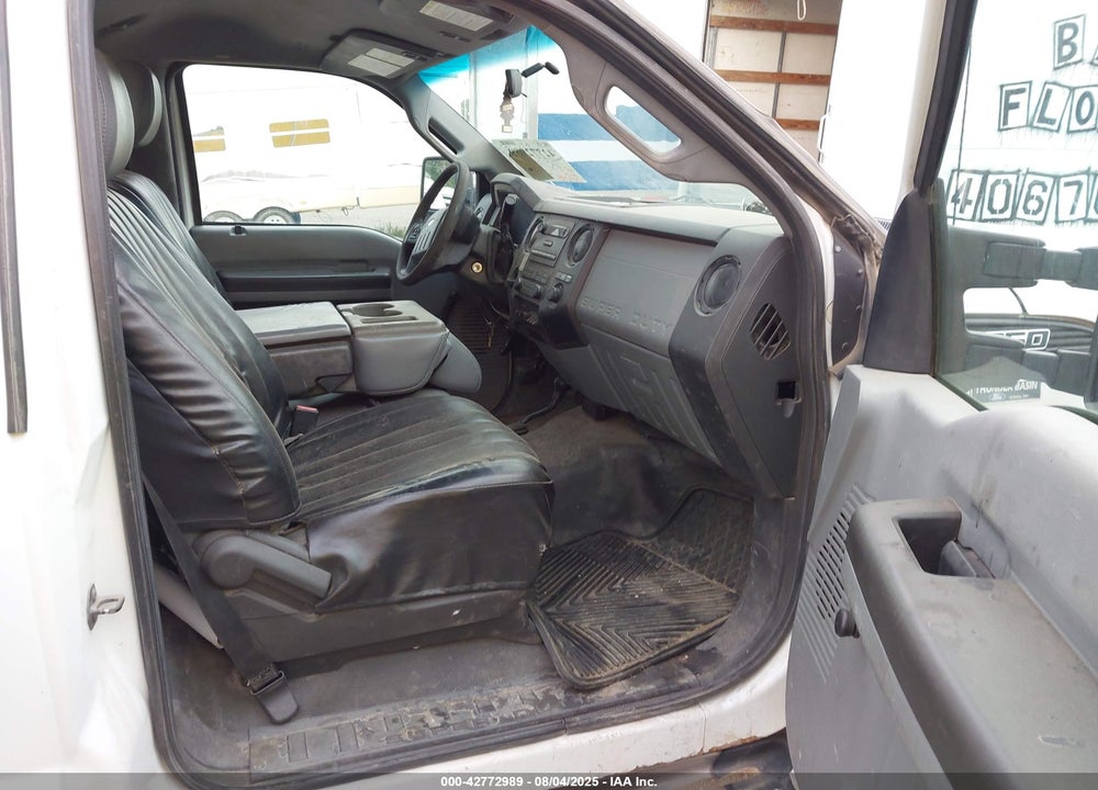 2011 FORD F-350 CHASSIS XL VIN: 1FDRF3F66BEA31516